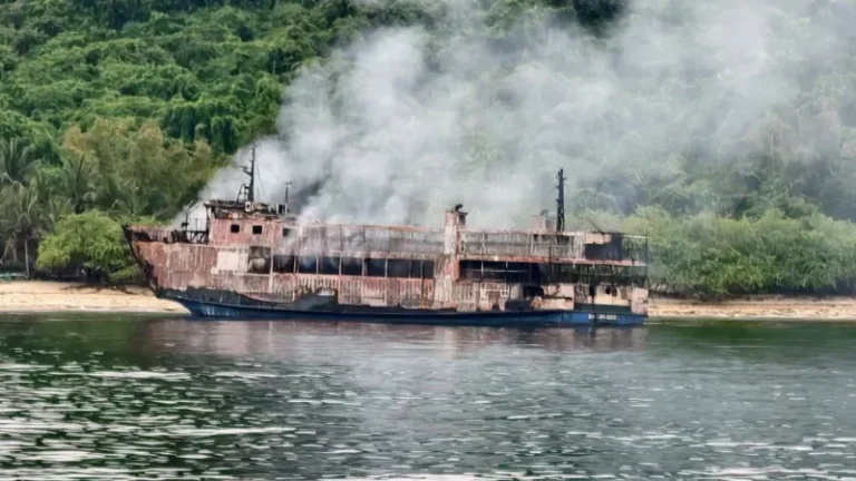 4db05bf0 ad92 11f1 89c7 2d9bd86063c9.jpg 768x432 - Philippine rescuers board burning ferry 40 hours after blaze began